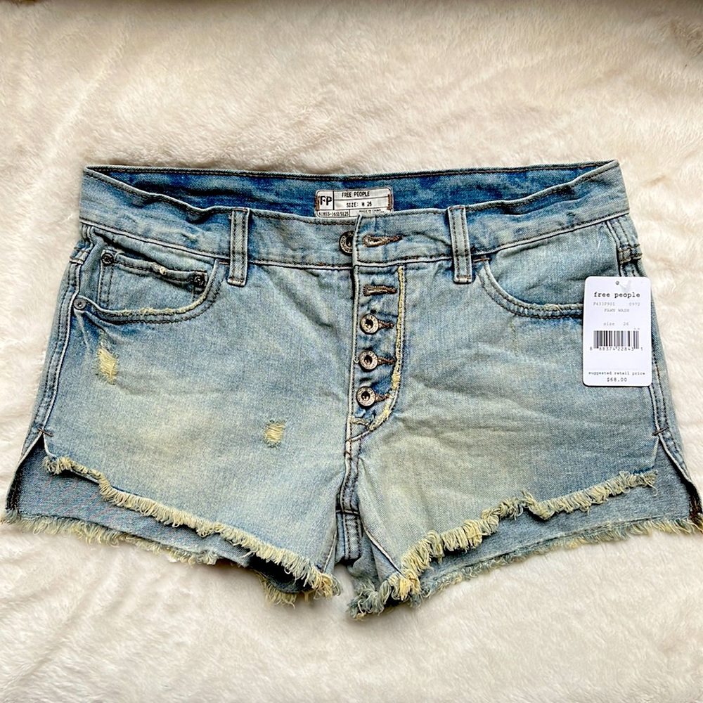 Free people size 26 button fly Jean shorts NWT